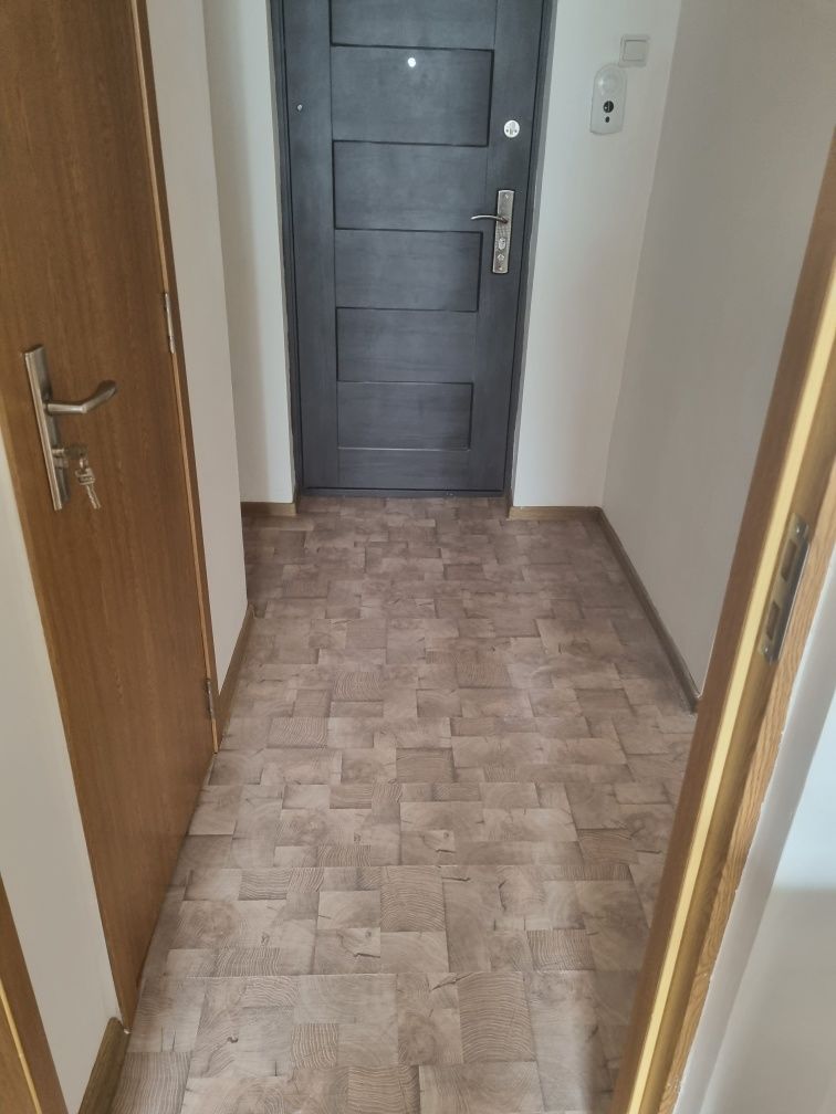 Închiriez apartament