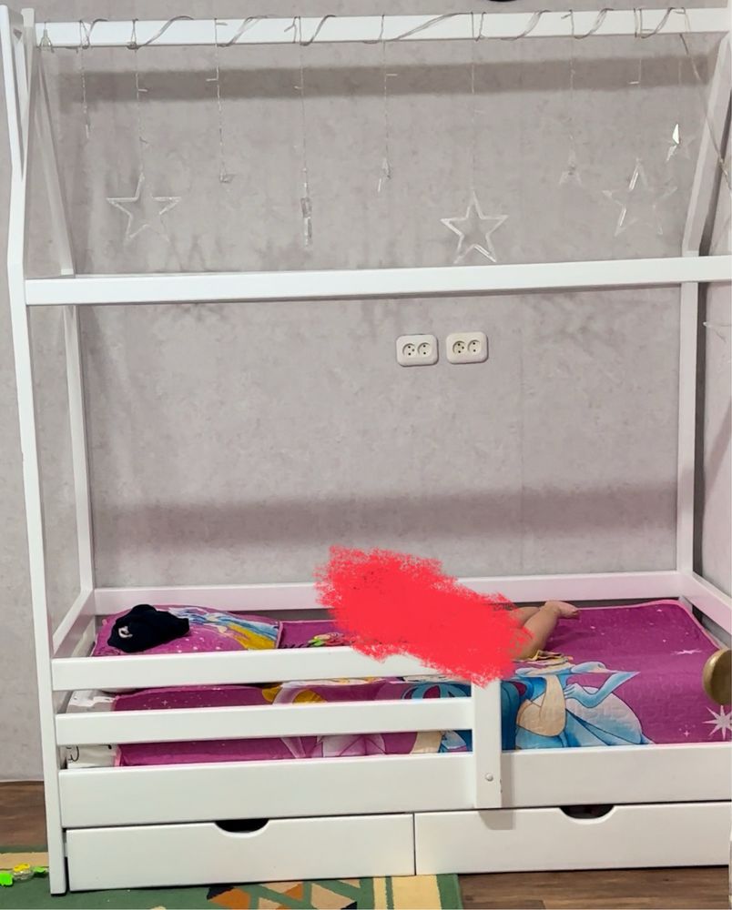 Продам кровать домик