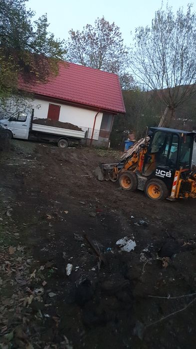 Nisip,pietriș, pământ negru vegetal