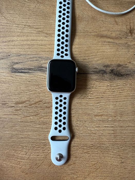 Apple watch SE 44MM Silver