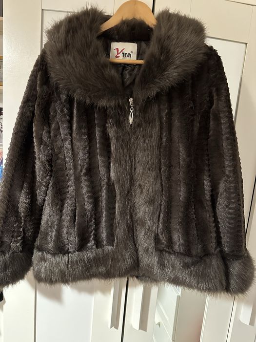 Haina blana artificiala