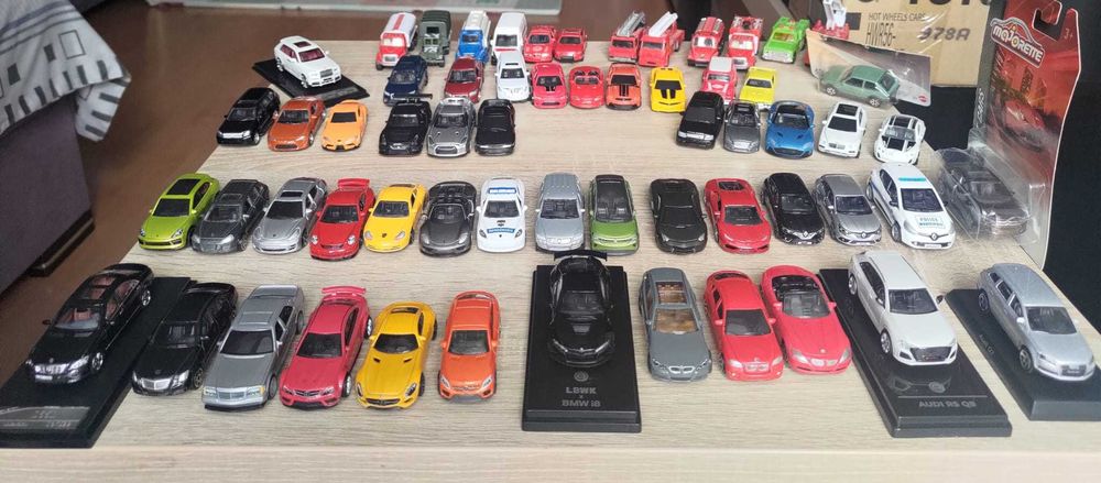 Machete auto scara 1/64