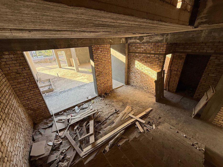 Срочно Продаётся 2-этажный коттедж в Тутзор МФЙ!!! Отличная локация!