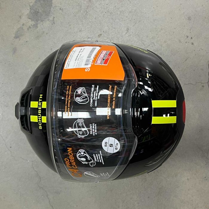 РАЗПРОДАЖБА Мото каска SCHUBERTH C4 PRO Carbon Neon Yellow - Код:29721