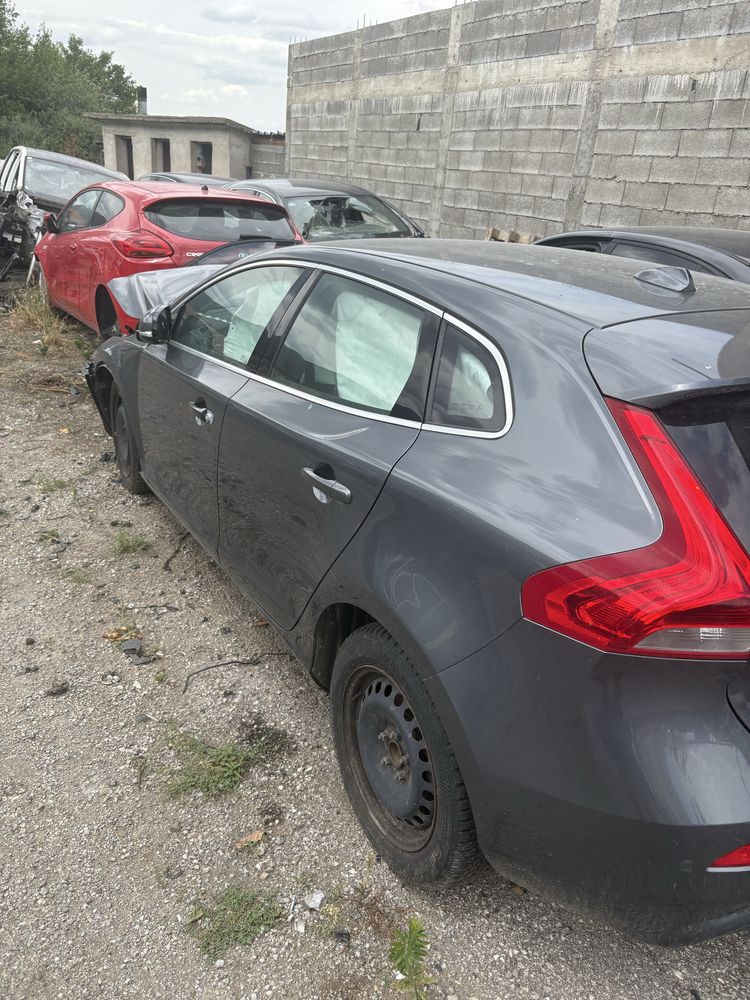 Volvo V40 1.6d 6 скорости ръчка 2014 година на части