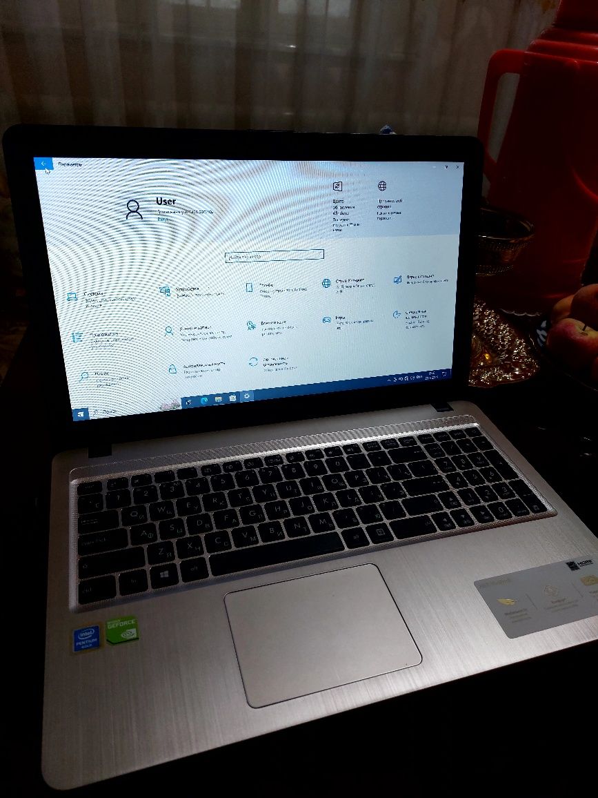 Asus yangiday turibdi surochna sotyabman