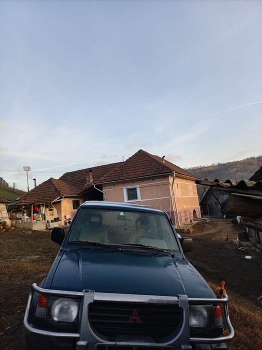 Vând pajero motor 2 5