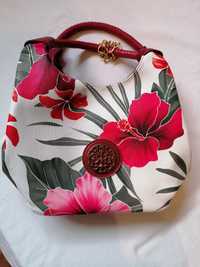 Дамска чанта на цветя
