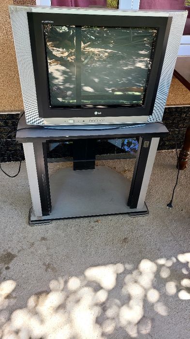 Телевизор и подставка