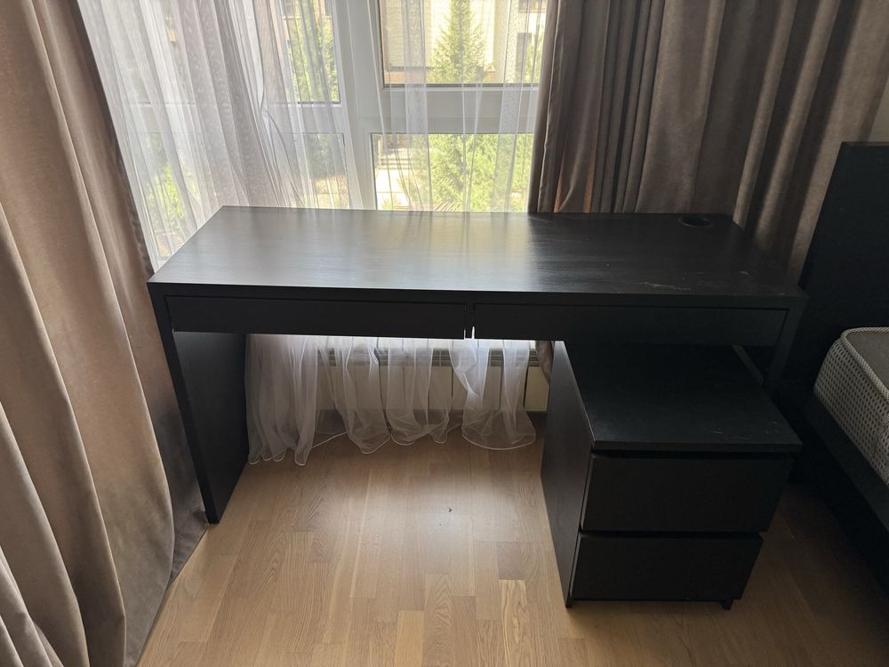 Продается комплект кровать, стол, шкаф