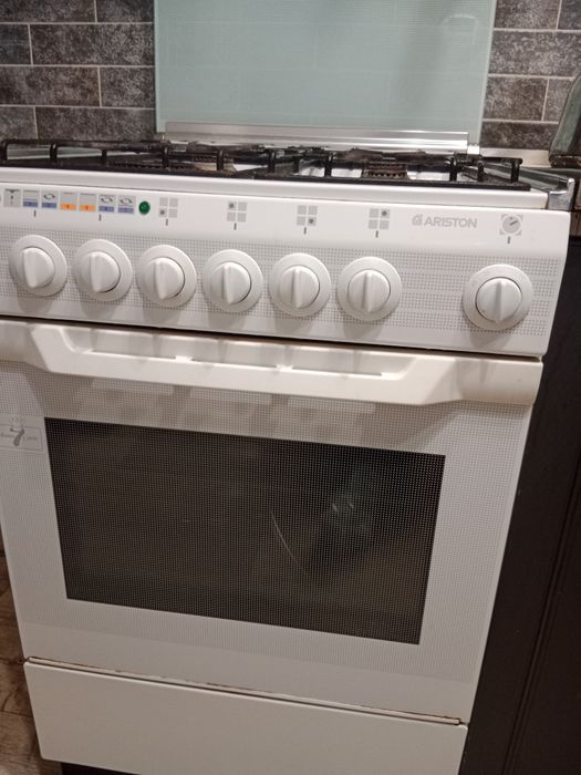 Продам газовую плиту, недорого.