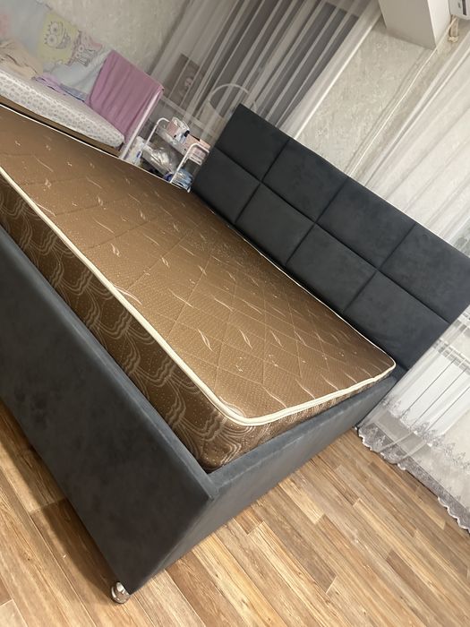 Двухспальная кравать 200х200 см. с матрасом и подъемным механизмом