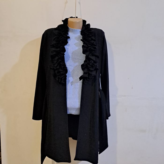 Женский одежда,чёрный раз.48.цена,80.000с