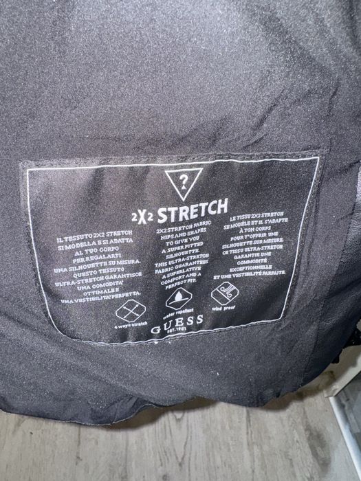 Черно Яке Guess