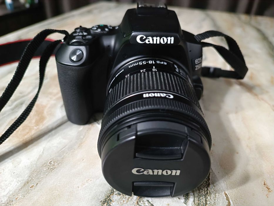 Canon EOS 250D Kit cu Obiectiv EF-S 18-55mm DC Negru - IMPECABIL