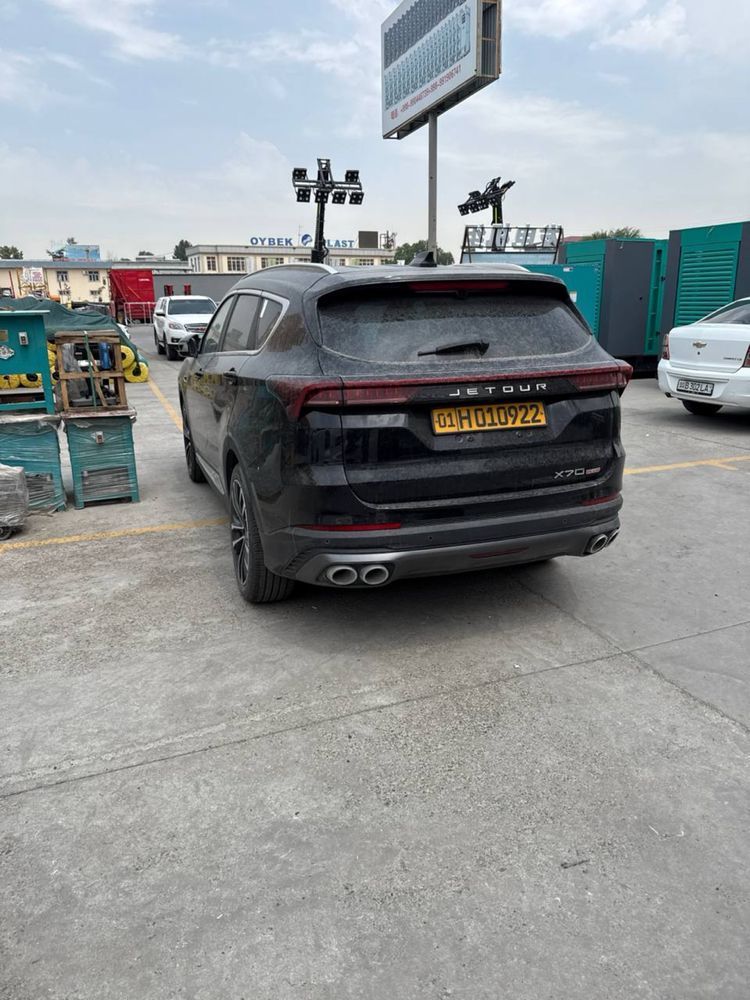 Jetour x 70 plus.