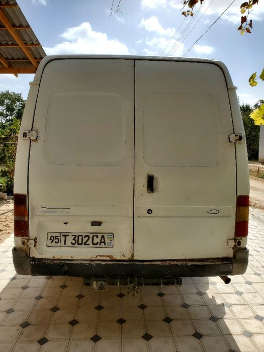 Ford avtomobili  yaxshi holda
