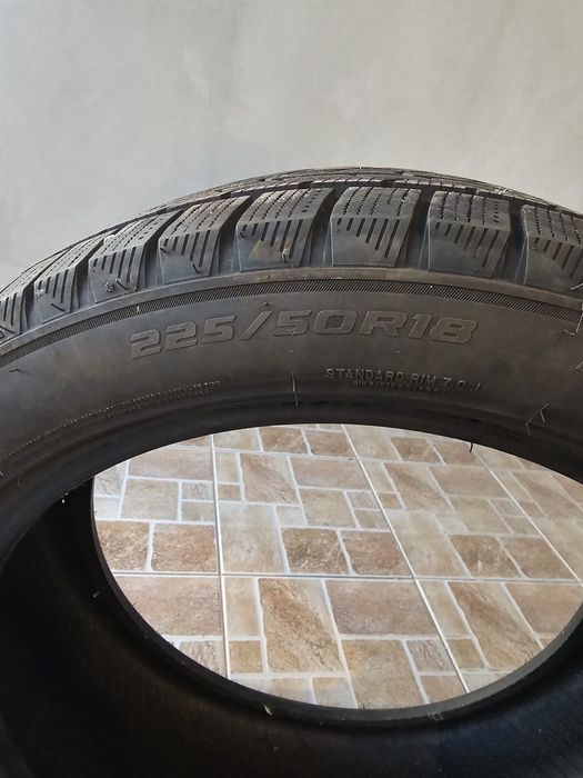 Vând cauciucuri 225/50/18