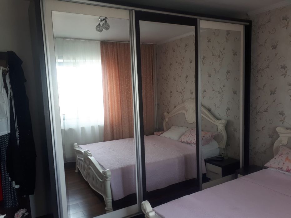 Vand sofinier de dormitor