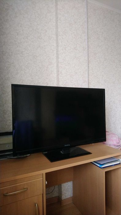Продам LED Телевизор Elenberg 102 см в отличном состоянии