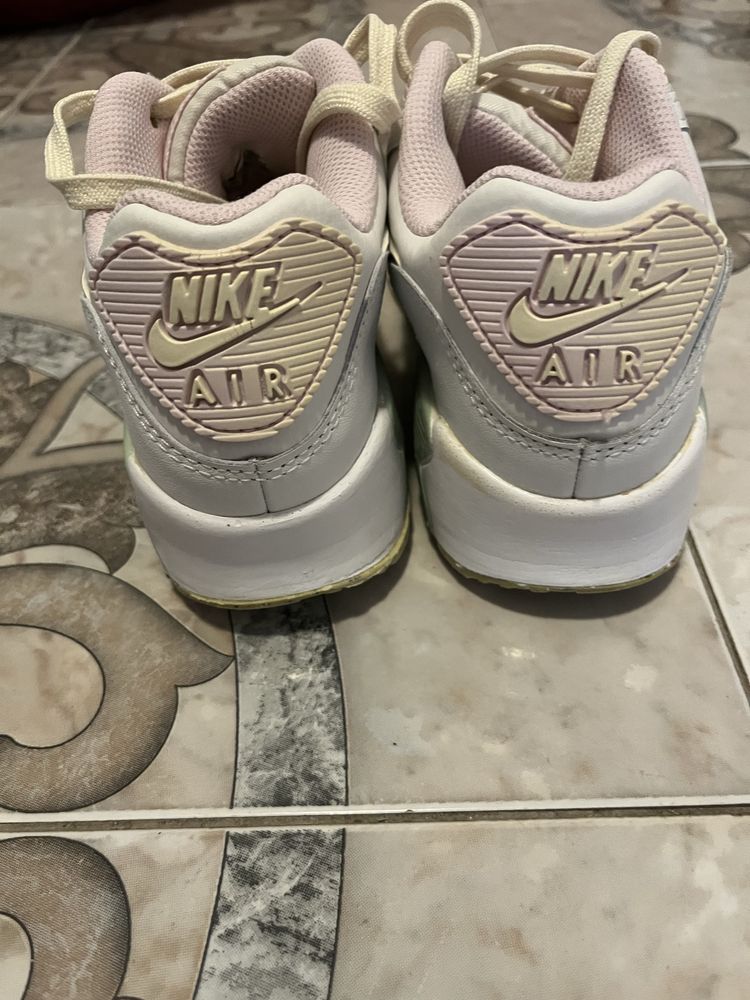 Дамски маратонки Nike