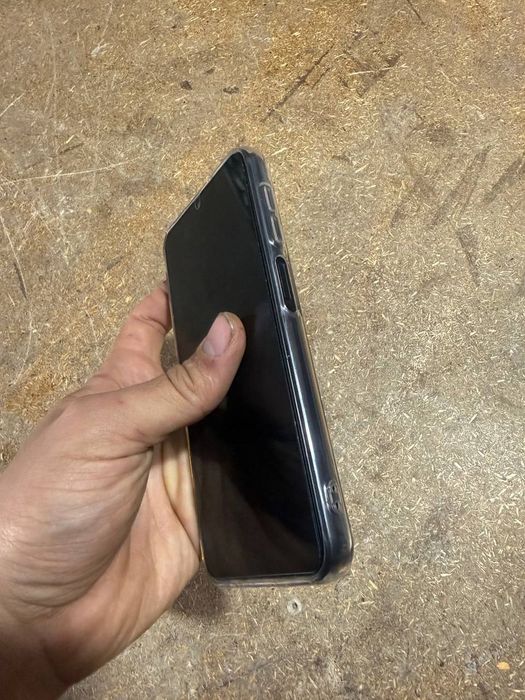 Samsung A24 yaxshi holatda