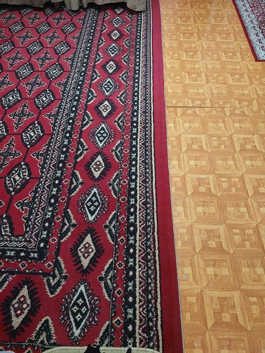 Продается ковер в хорошем состоянии