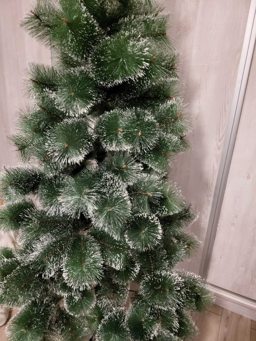 Brad artificial 210 cm suport inclus