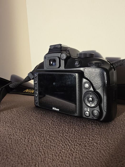 Продавам фотоапарат Nikon D3200 комплект с два обектива
