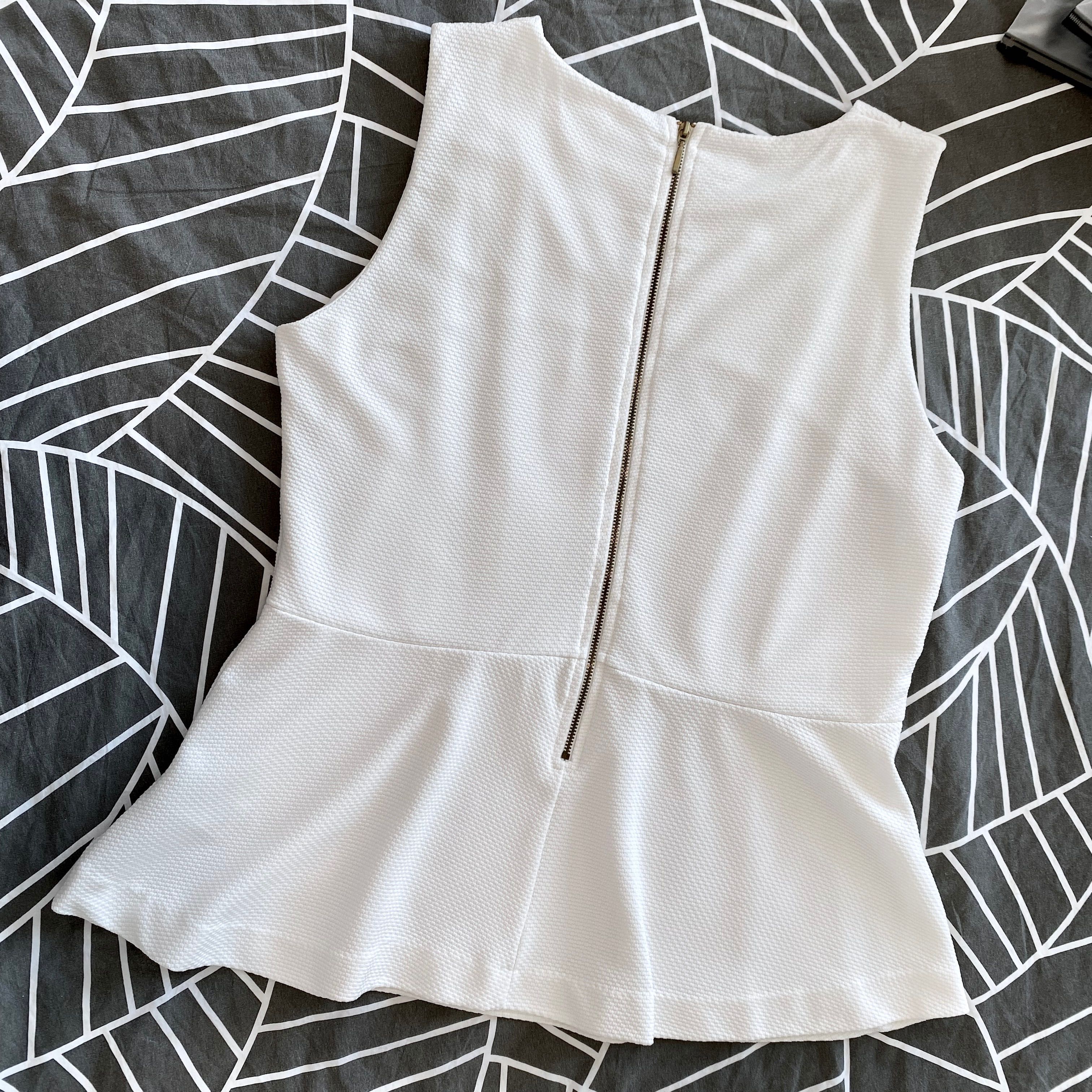 Bluza alba de dama cu volan peplum H&M marimea L