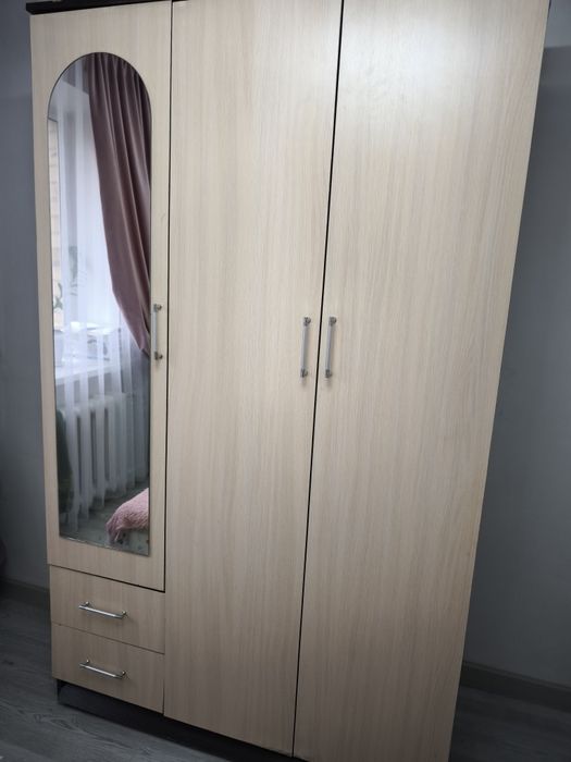 Продам     шкаф.