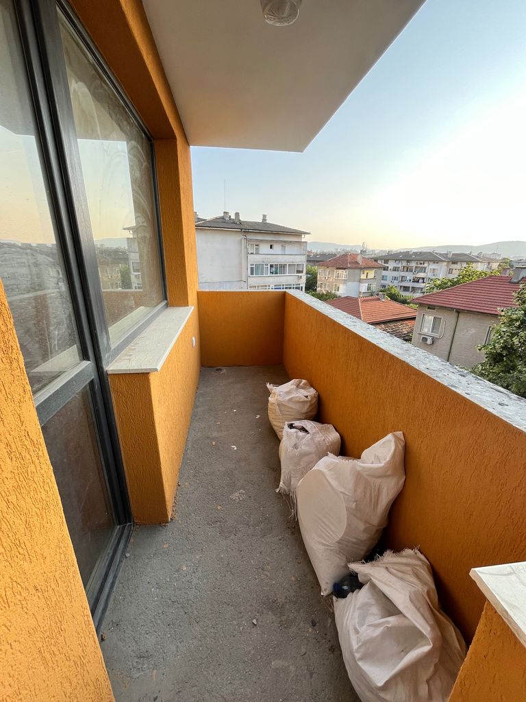 Продава се Двустаен апартамент в Търговище, Изток 1 - 52 кв.м за 1471 €/кв.м - Снимка #8