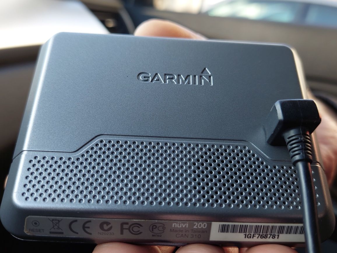 GpS Navigatie Garmin Novi 200 + incarcator + suport parbriz - 99 lei