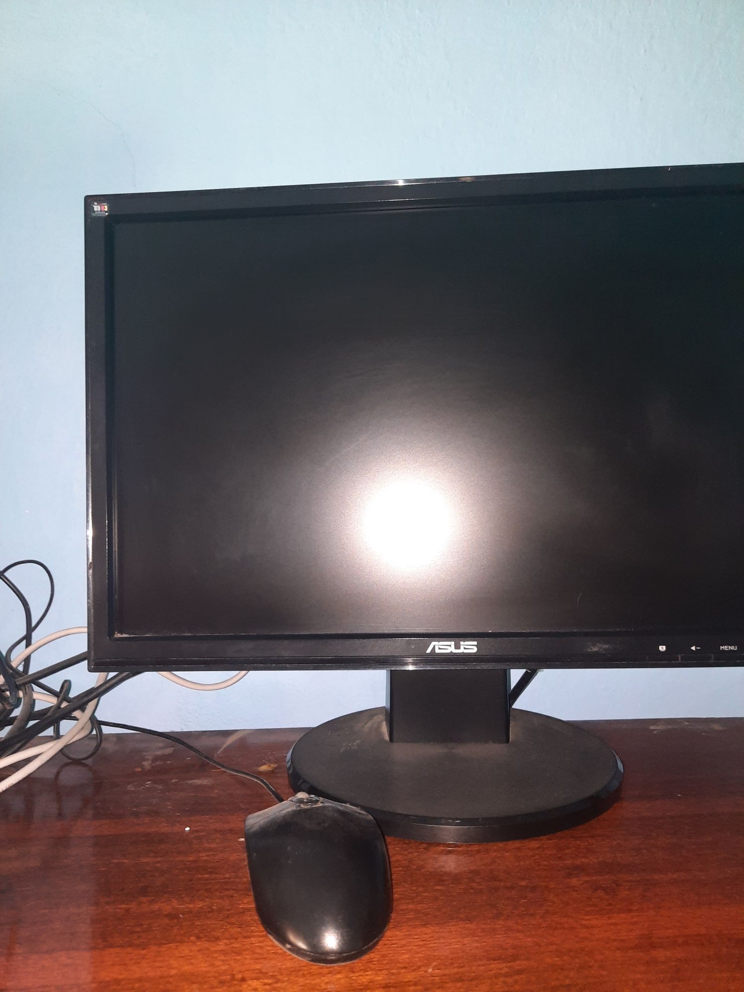 Calculator cu monitor, tastatură și mouse la schimb cu polizor