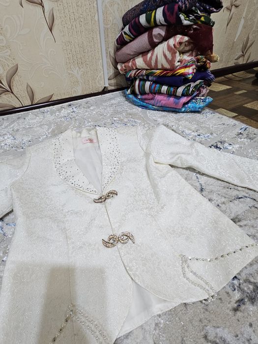 Kelin uchun kastyum va toshli setka