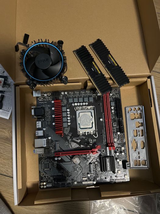 Memorie ram , placa de baza si procesor