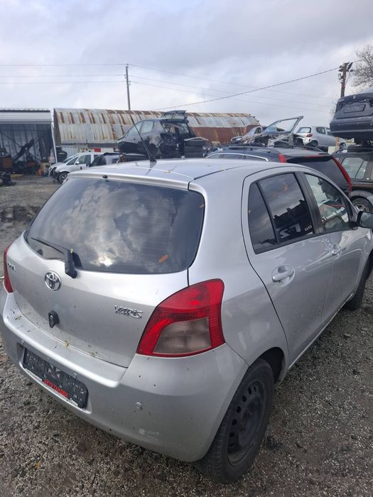 Toyota Yaris 2008 година 1.3 VVT-I  бензин Автоматик  87к.с