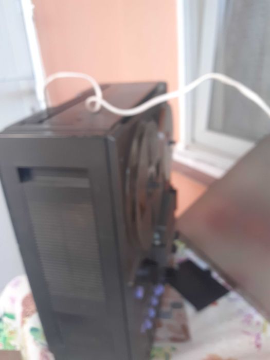 Vind magnetofon rusesc in stare buna de funcționare.