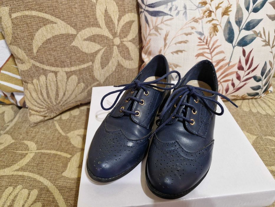 Pantofi din piele, marimea 35