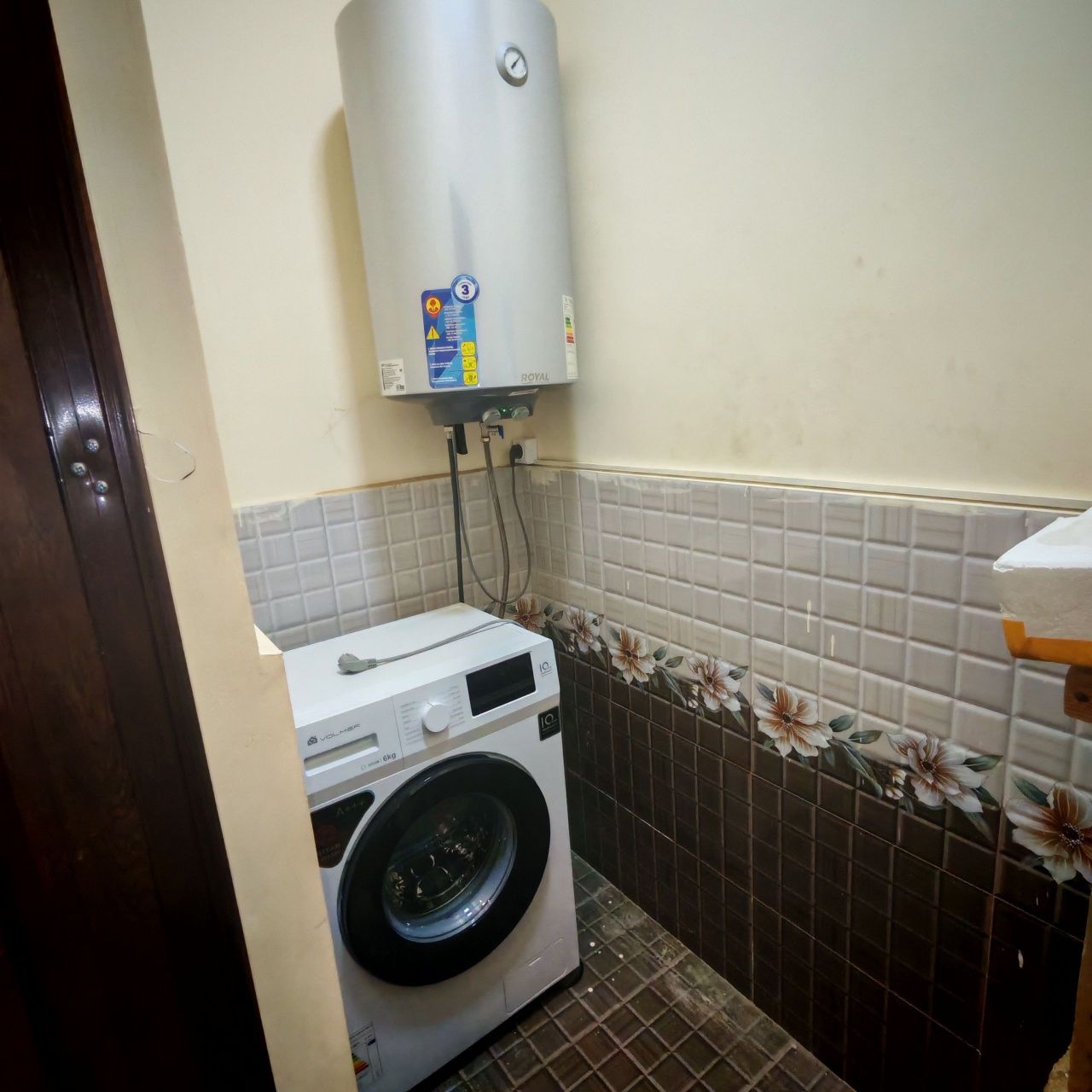 Стадион кучада янги  домда 2хонали кв 250$га ижарага берилади