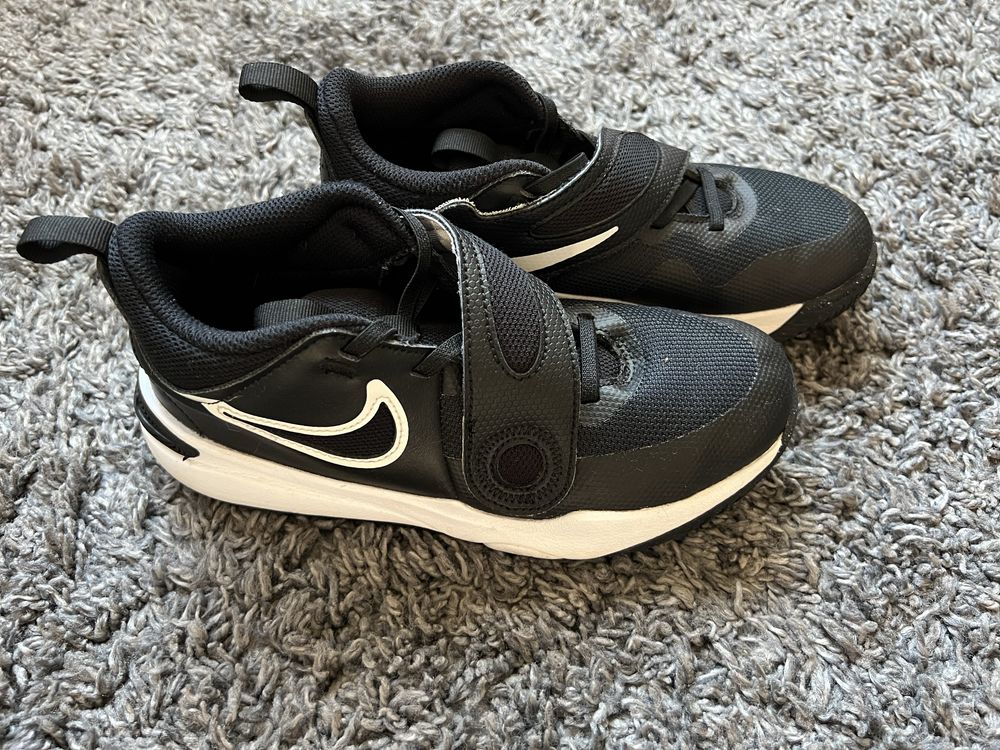 Nike детски маратонки номер 35