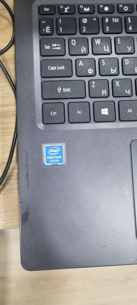Notebook sotiladi acer