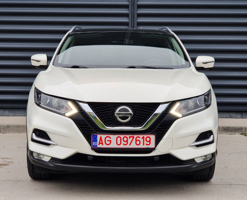 Nissan Qashqai / Automată / Benzină