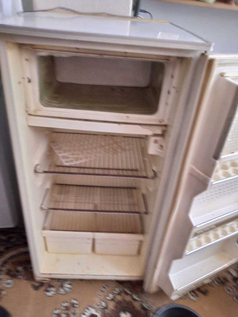 Продам холодильник
