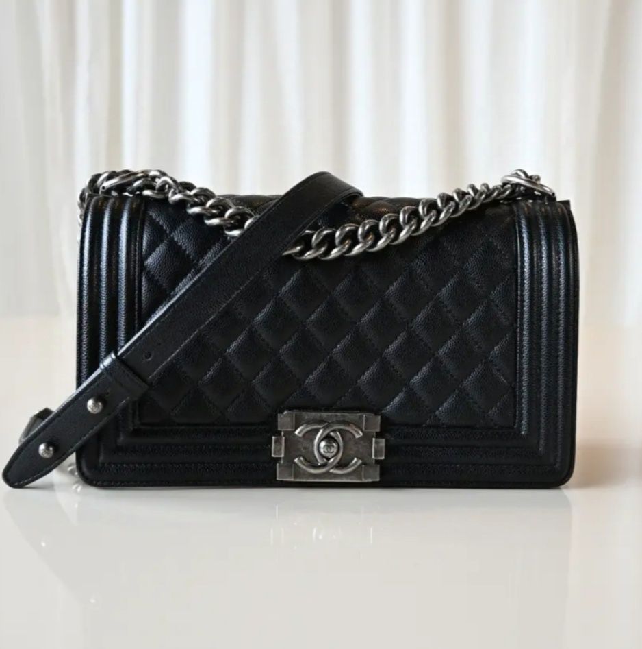 Чанта Chanel модел boy bag