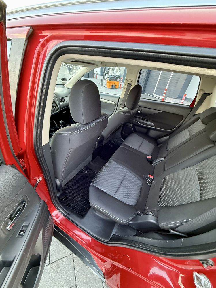 Mitsubishi Outlander 7 locuri 4WD
