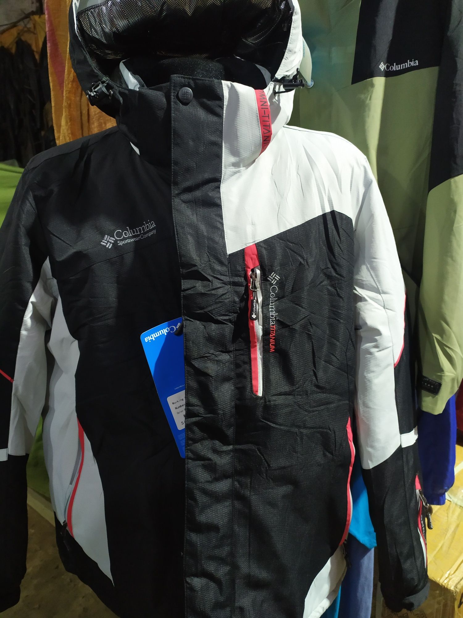 Продаюся горнолыжные куртки фирмы Asics, Columbia, The North Face.