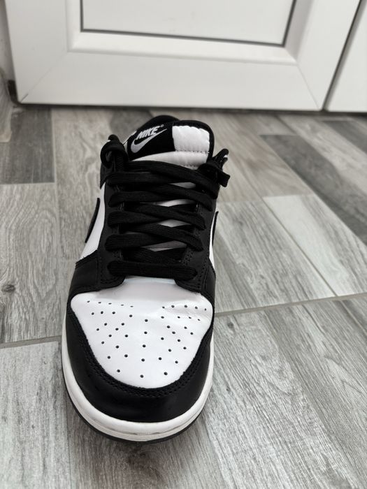 Vând adidasi nike dunk panda !