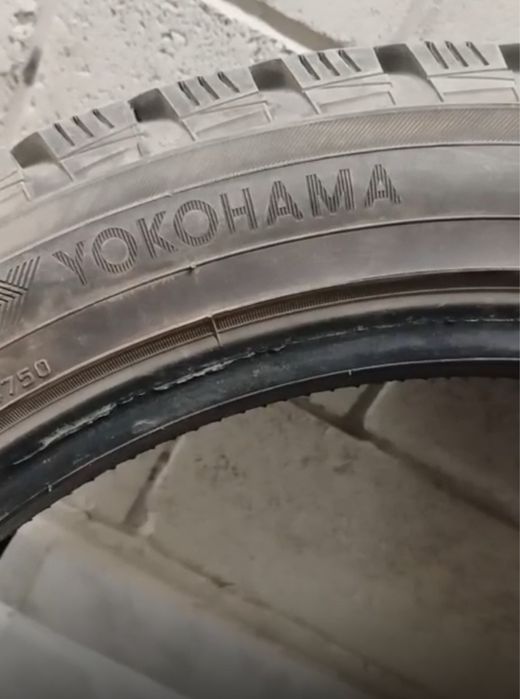 Шины в идеальном состоянии 235-45 р18