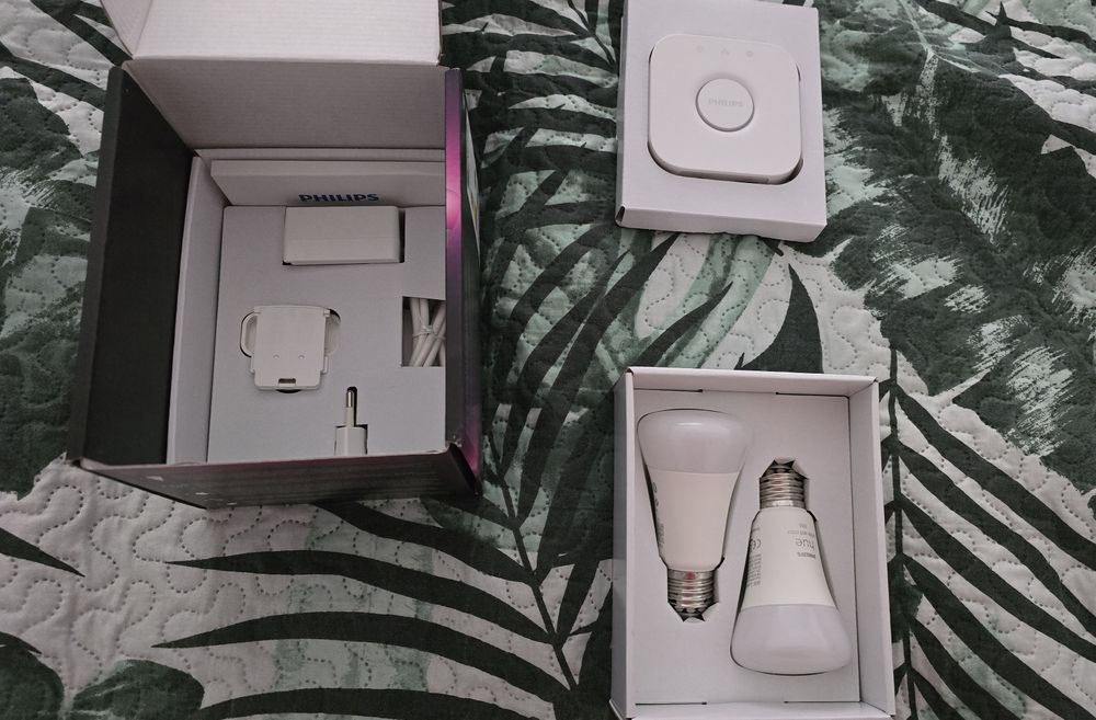 Pachet 2 becuri LED RGB inteligente Philips Hue